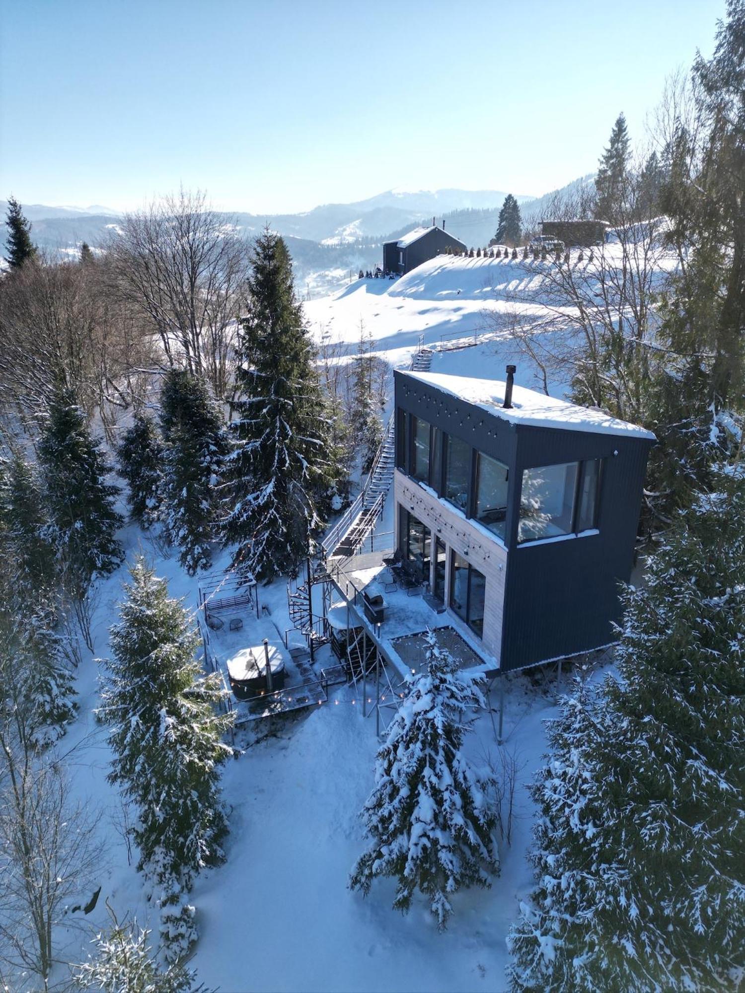 Forest Hub Slavske Luaran gambar